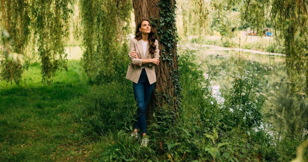 تشير أقراط كيت ميدلتون اللؤلؤية في صورة جديدة إلى رمزية ذات مغزى وسط علاج السرطان