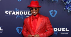 Ne-Yo يقول إن إخراج الفيديو الموسيقي لـ “2 Million Secrets” هو “الحلم أصبح حقيقة” (حصريًا)