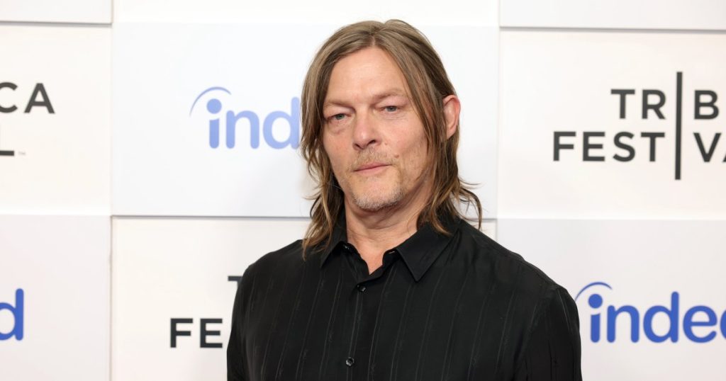 نورمان ريدوس من The Walking Dead ينعي وفاة الكلب الذي يظهر على الشاشة: “سوف أفتقدك يا صديقي”