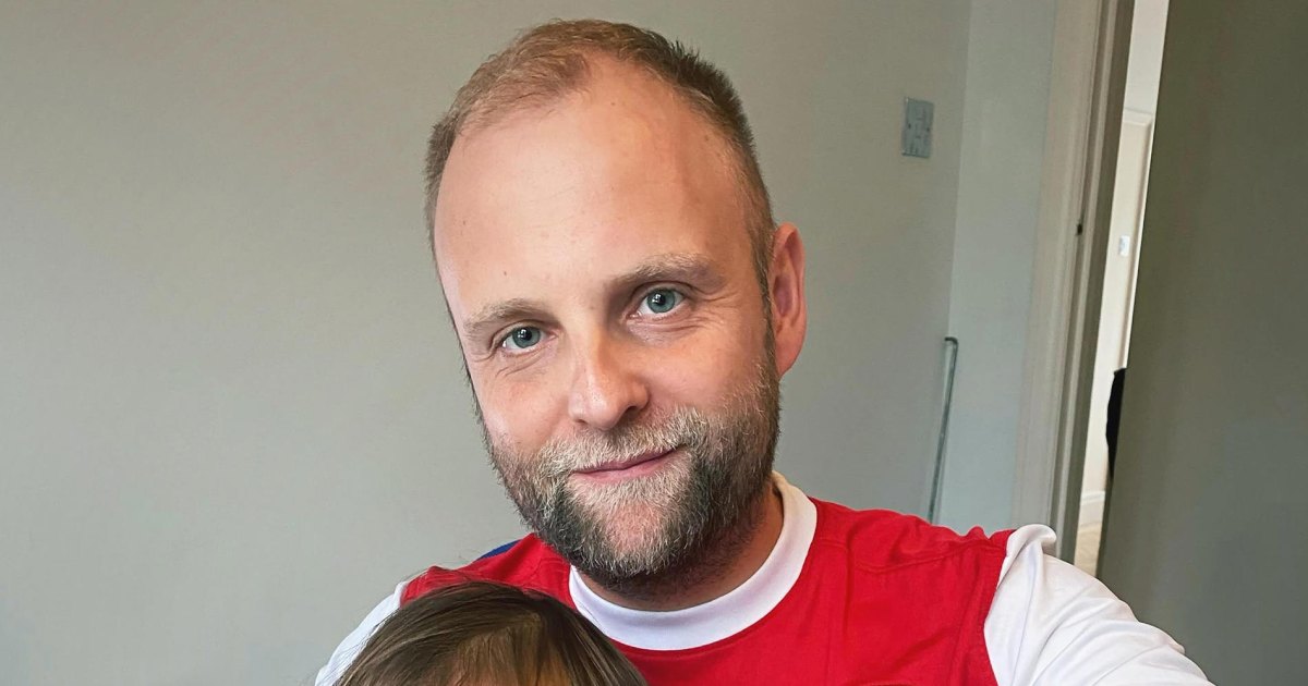 أرملة المنتج التلفزيوني البريطاني جون بلسون تصدر البيان العاطفي بعد وفاته