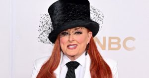 Wynonna Judd تجري مقابلة صريحة حول التغلب على الحزن والامتنان والقوة في سن الستين (حصريًا)