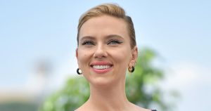 سكارليت جوهانسون تقول إن سيناريو فيلم “Jurassic World” “لا يصدق”: “لا أستطيع التعبير عن مدى حماستي”
