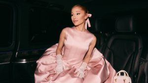 أريانا غراندي تتألق بفستان Glinda Pink في حفل افتتاح أولمبياد 2024
