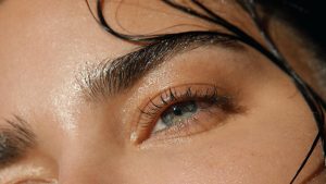 10 أمصال للبشرة الحساسة لتقليل الاحمرار وتهدئة البشرة