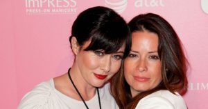تقول هولي ماري كومبس إن الممثلة المشاركة في فيلم Charmed شانين دوهيرتي “وعدت بمطاردتي”