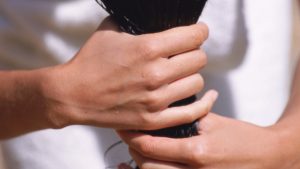 أفضل كريم تجفيف بالهواء لتصفيف الشعر بسهولة