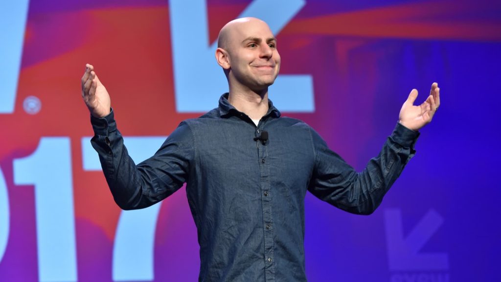 يقول عالم النفس في جامعة آيفي ليج إن الأشخاص الذين يتمتعون بقدرة إقناع عالية هم أشخاص رائعون في الجدال، فهم يستخدمون هذه التكتيكات الثلاثة
