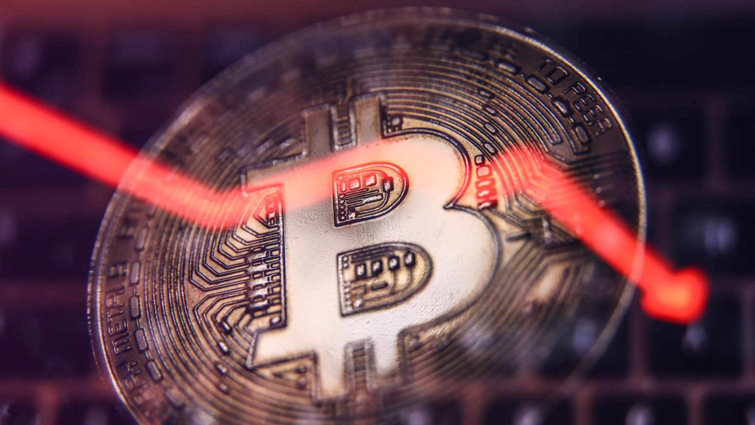 العملات المشفرة تتراجع وسط موجة من التصفية الطويلة، البيتكوين يهبط إلى ما دون 60 ألف دولار