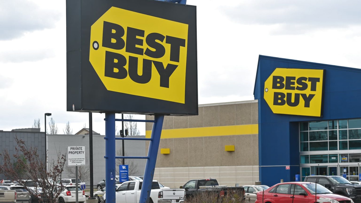 Best Buy هو سهم الصيف – بالإضافة إلى تحديثين اقتصاديين مشجعين آخرين