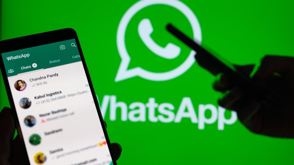 تقول شركة Meta إنها عثرت على حسابات WhatsApp مرتبطة بمتسللين إيرانيين يستهدفون مسؤولي بايدن وترامب