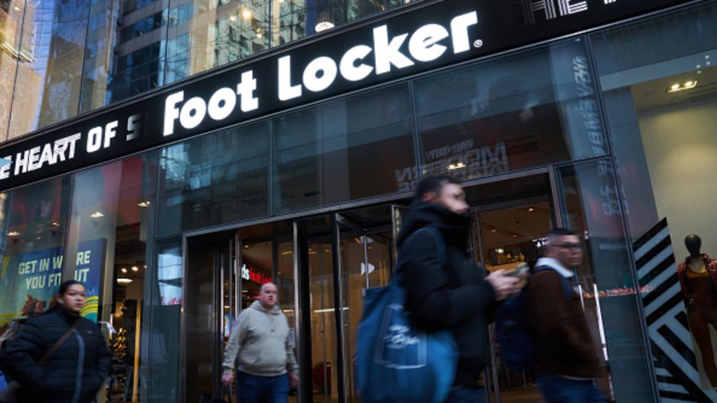 ارتفعت مبيعات Foot Locker القابلة للمقارنة لأول مرة في ستة أرباع