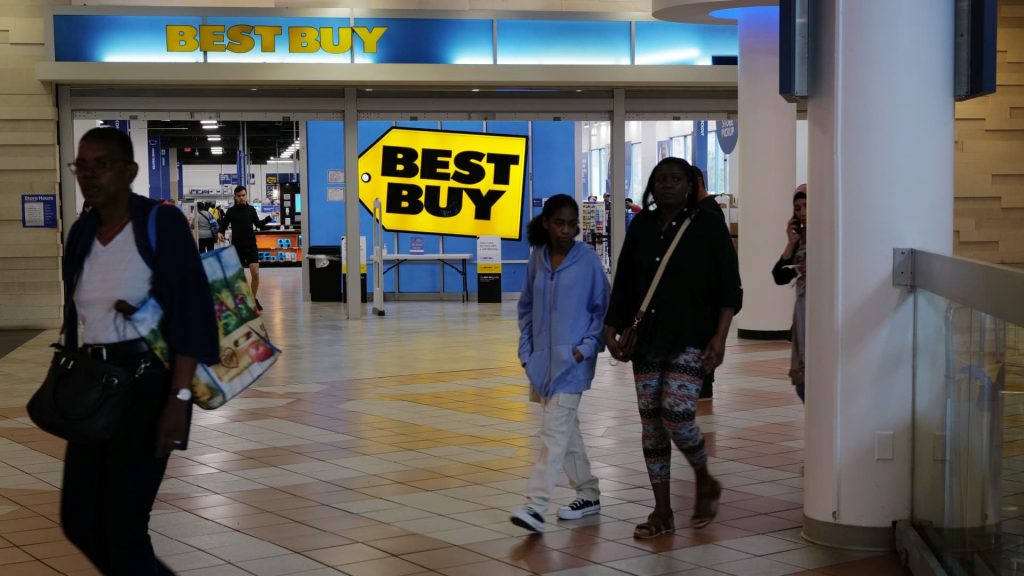 ترفع شركة Best Buy توقعات أرباح العام بأكمله بعد تجاوز الأرباح والإيرادات