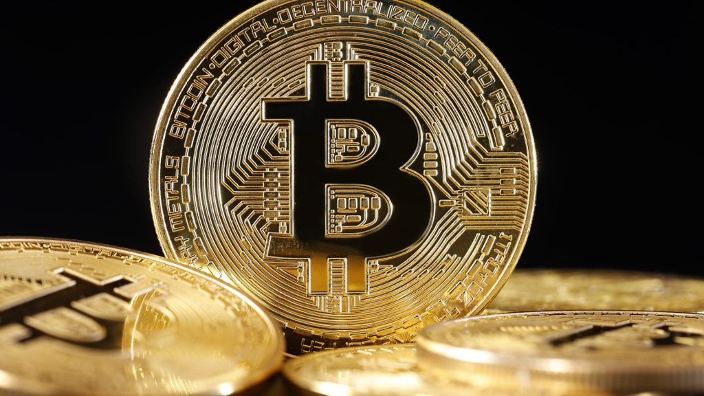 ارتفاع قيمة البيتكوين يساعد في خلق أكثر من 84 ألف ملياردير جديد في العملات المشفرة خلال عام