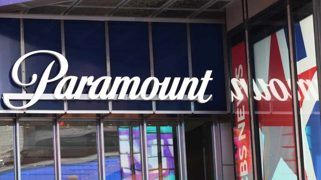 الأسهم التي تشهد أكبر التحركات قبل السوق: Paramount Global وCava وJD.com وغيرها