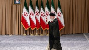 إن رد إيران على إسرائيل سيكون الاختيار بين الانتقام والبقاء. تقول الأسواق إنها تختار البقاء