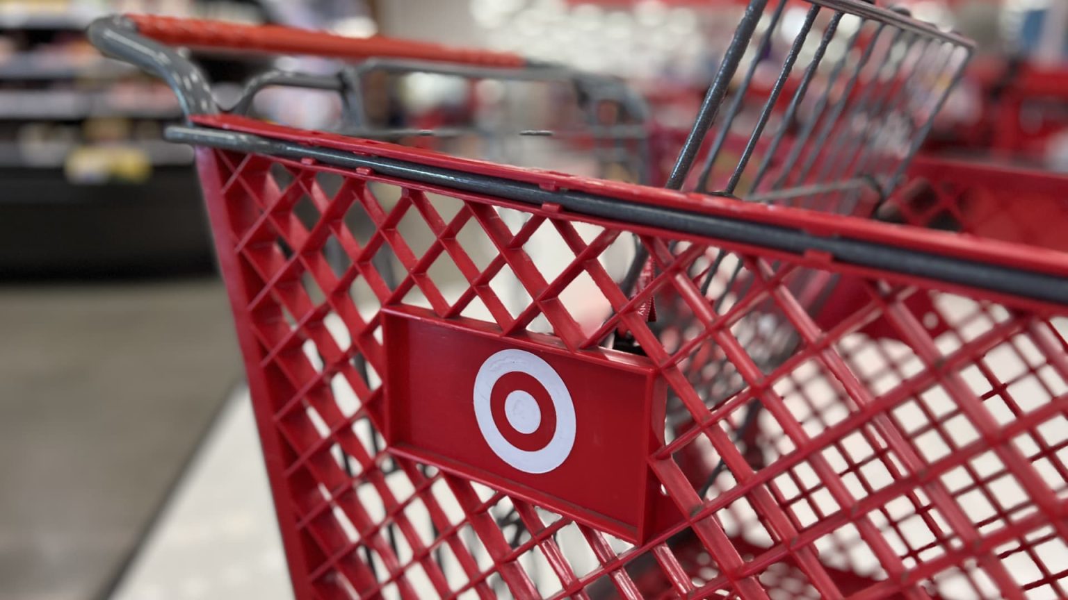 الأسهم التي تشهد أكبر التحركات قبل بدء السوق: Target وJD.com وMacy's وغيرها