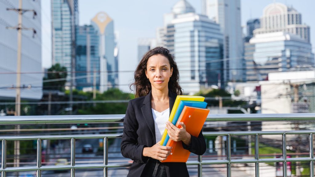37% من مديري التوظيف يقولون إن التنقل بين الوظائف هو علامة حمراء: “لا تعتذر عن ذلك”، كما يقول خبير التوظيف في LinkedIn