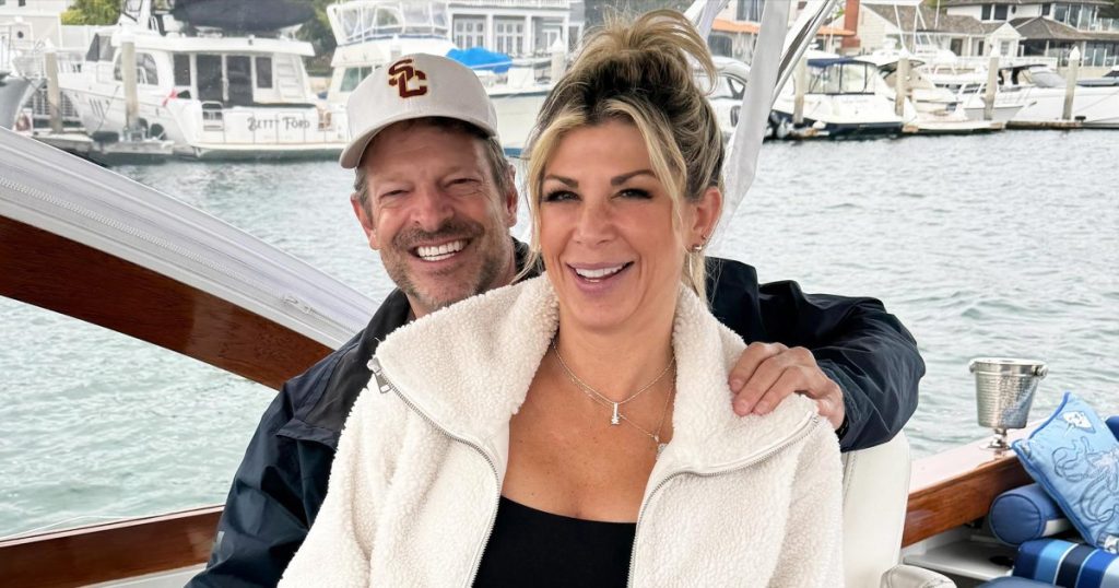 أليكسيس بيلينو من RHOC مخطوبة لجون جانسن بعد أقل من عام من المواعدة