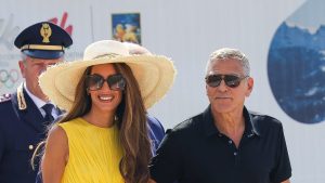 أمل كلوني لا تفعل أي شيء على نصف الطريق – بما في ذلك أسلوب السفر