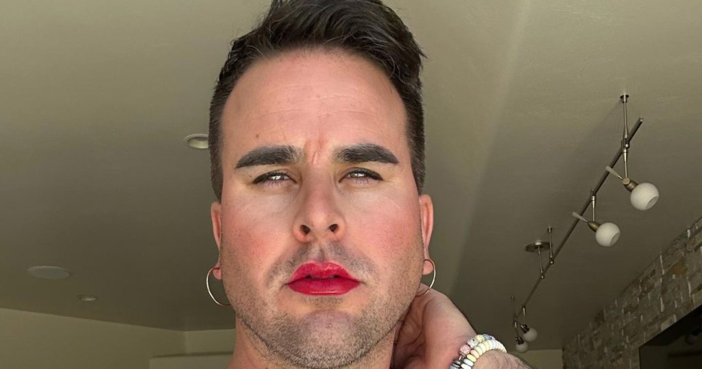 يعتقد جوش سيتر، خريج برنامج Bachelorette، أن الوقت قد حان لقيادة امرأة متحولة جنسياً للمسلسل