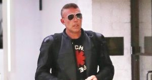 بن أفليك يلجأ إلى تسريحة شعر أقصر وسط خلافات زوجية مستمرة مع جينيفر لوبيز
