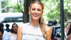 أظافر بليك ليفلي في حفل “Micro-Floral Garden Party” تحمل رسالة سرية