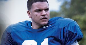 مقطع دعائي لفيلم American Sports Story يروي رحلة آرون هيرنانديز من نجم في دوري كرة القدم الأميركي إلى قاتل مدان