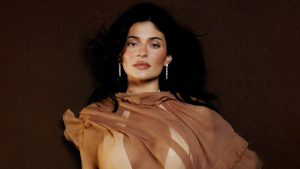 على البودكاست: صناعة العدد الأول لشهر سبتمبر من مجلة Chioma Nnadi (تضم كايلي جينر)