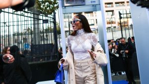 Off-White قادمة إلى أسبوع الموضة في نيويورك: شاهدي كيف ارتدى مصممو الأزياء في الشوارع أزياء العلامة التجارية