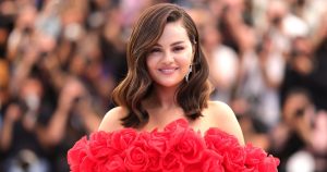 سيلينا جوميز تعود إلى جذورها في قناة ديزني في معاينة فيلم “Wizards Beyond Waverly Place”