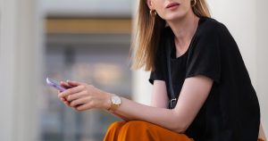 9 ساعات ميسورة التكلفة للأمهات الأثرياء يمكنك إضافتها إلى مجموعتك بأقل من 100 دولار