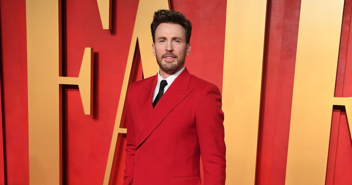 كريس إيفانز يكسر الصمت على