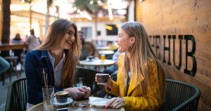 15 إطلالة مريحة لمقهى يمكنك ارتداؤها من أمازون — أطقم وسترات كارديجان والمزيد