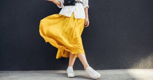 الأساسيات التي لم تكن تعلم أنك بحاجة إليها: 12 تنورة حريرية لكل المناسبات