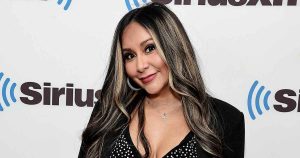 تقول سنوكي إن منتج برنامج Jersey Shore طلب من الشرطة اعتقالها على الشاطئ