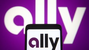 الأسهم التي تشهد أكبر التحركات في منتصف النهار: Ally Financial وSouthwest Airlines وOracle وغيرها