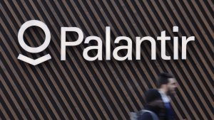 الأسهم التي تشهد أكبر التحركات في منتصف النهار: Palantir Technologies وSummit Therapeutics وJetBlue Airways وغيرها