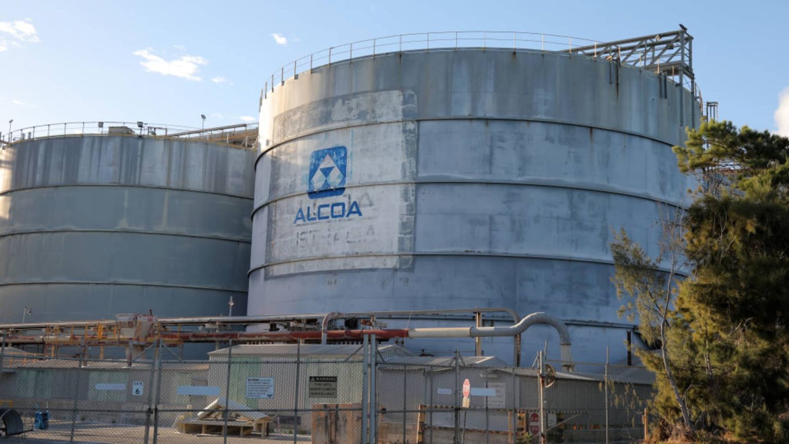 الأسهم التي تشهد أكبر التحركات في منتصف النهار: Nuvalent، وAlcoa، وSprouts Farmers Market، وApple، وغيرها