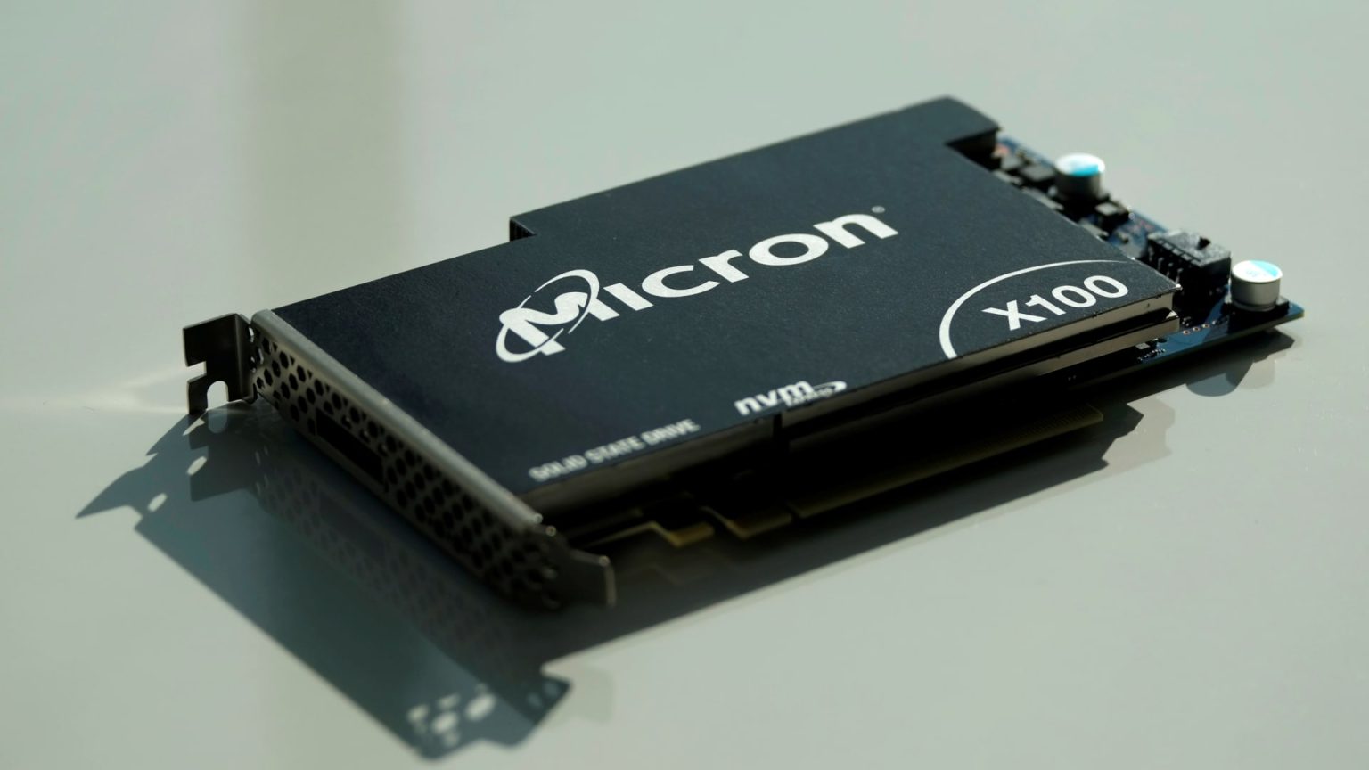 الأسهم التي تشهد أكبر التحركات في منتصف النهار: Micron Technology، وSuper Micro Computer، وSouthwest Airlines، وغيرها