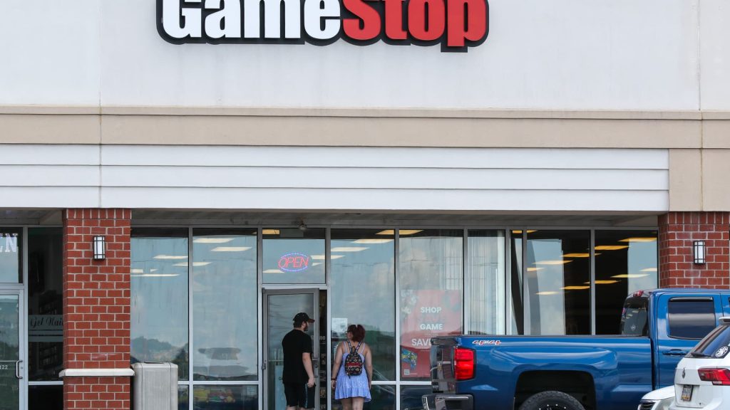 الأسهم التي تشهد أكبر التحركات في منتصف النهار: GameStop، وViking Therapeutics، وTrump Media، وغيرها