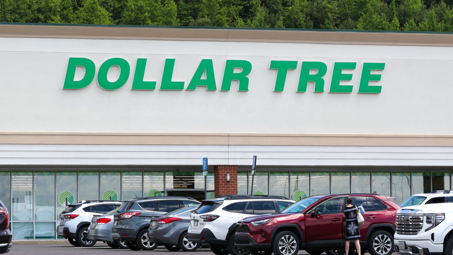 الأسهم التي تشهد أكبر التحركات في منتصف النهار: Dollar Tree وGitLab وZscaler والمزيد