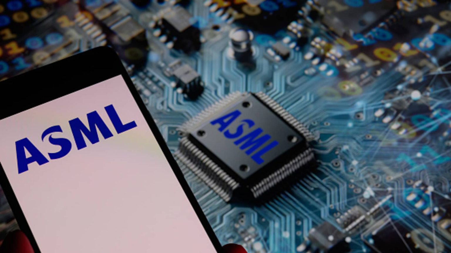 هولندا توسع قيود التصدير على أدوات الرقائق مع تأثر المزيد من معدات ASML
