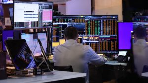 صناديق الاستثمار المتداولة في طريقها إلى تحطيم التدفقات السنوية القياسية، لكن هذه البطاقة البرية قد تغير كل شيء