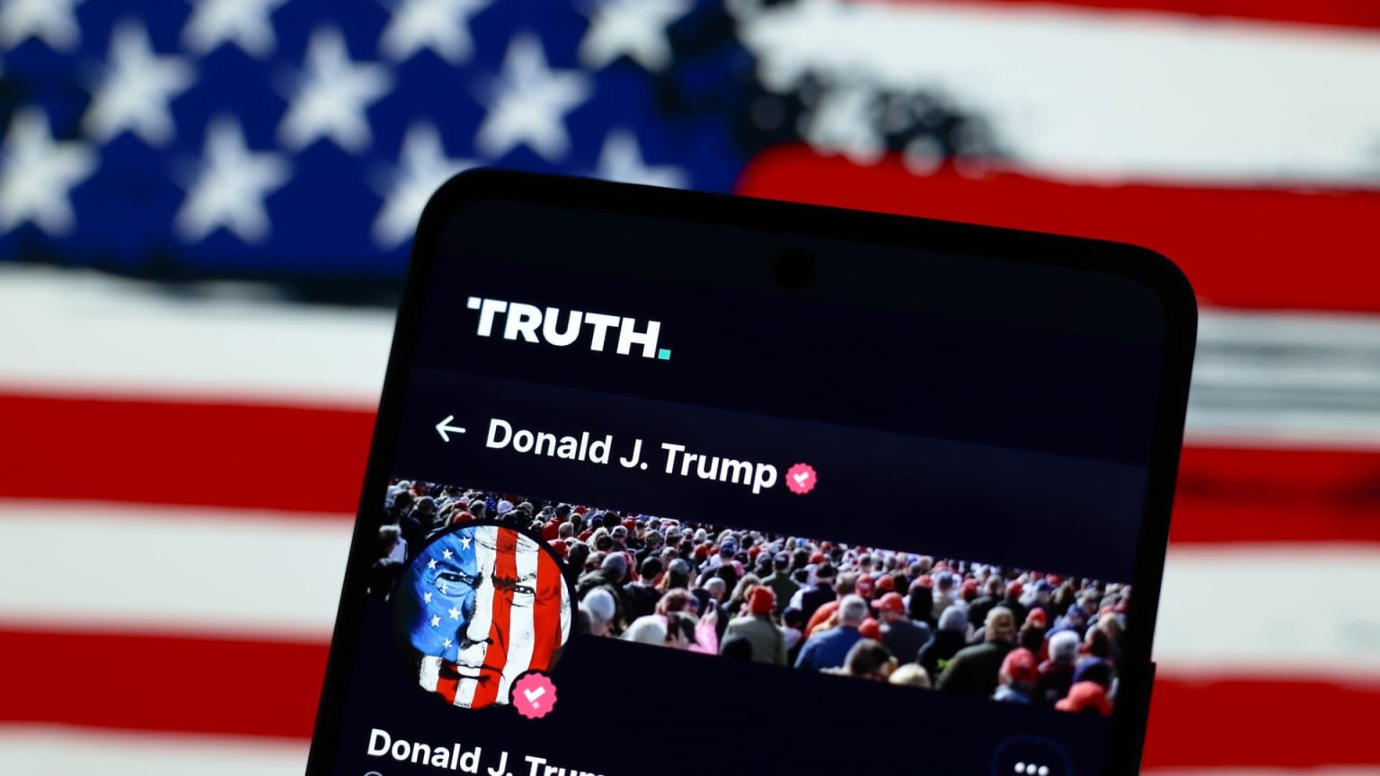 ارتفعت أسهم شركة ترامب ميديا بأكثر من 7% بعد استطلاع رأي اعتبر بمثابة خبر جيد للرئيس السابق