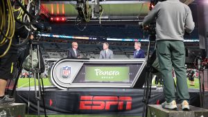 من المرجح أن يفوت عملاء DirecTV مباراة 'Monday Night Football' في دوري كرة القدم الأميركي مع استمرار معركة العربات مع ديزني