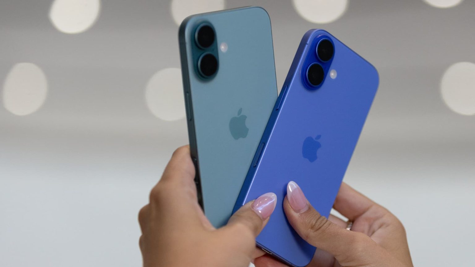 الأسهم التي حققت أكبر التحركات قبل الجرس: Apple وIntel وAlcoa وMicron Technology وغيرها