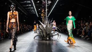 تجربة أحد محرري مجلة Vogue في حضور أسبوع الموضة في ميلانو عبر سماعة الرأس Apple Vision Pro
