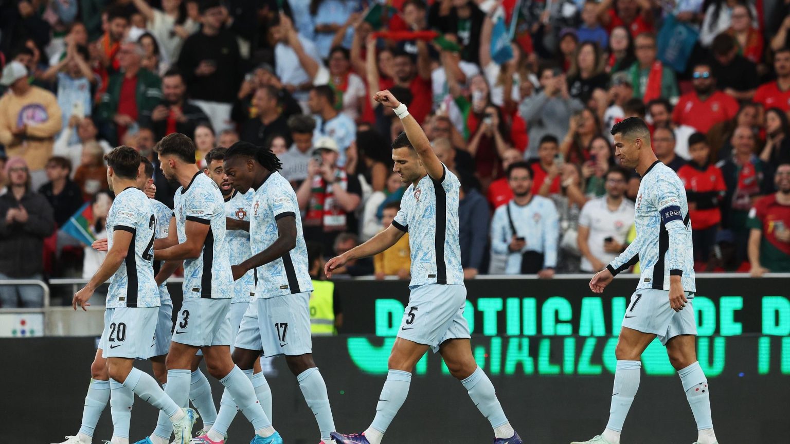 البرتغال ضد كرواتيا – دوري الأمم الأوروبية مباشر حيث تتقدم البرتغال بهدف كريستيانو رونالدو الذي يسعى إلى تسجيل الهدف رقم 900 في مسيرته