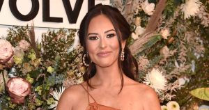 تقول أبيجيل هيرينجر إن برنامج The Bachelor هو “أفضل وأسوأ” بيئة مواعدة لشخص يعاني من فقدان السمع (حصريًا)