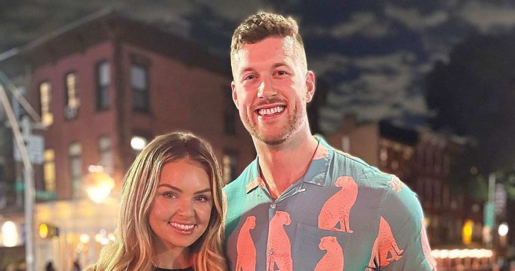 سوزي إيفانز من Bachelor Nation تقترح أنها تشعر “بالندم” بسبب انفصال كلايتون إيكارد